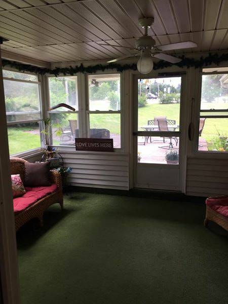 3 season room with ceiling fan - 3350 Gibsonia Rd