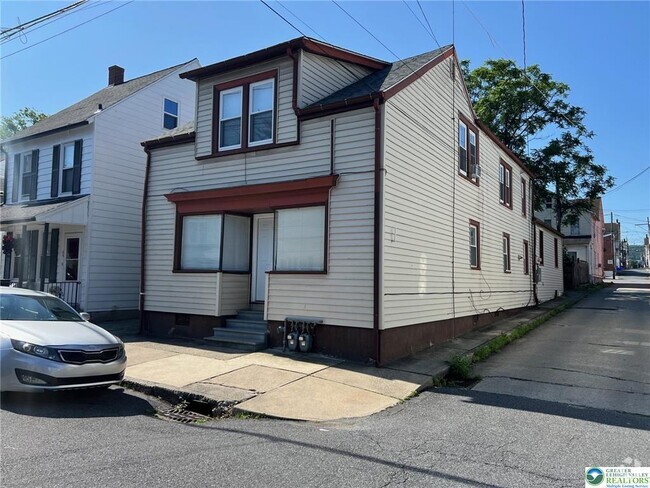 Building Photo - 62 E Garrison St Rental