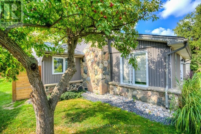 Photo - 7585 Biddulph St