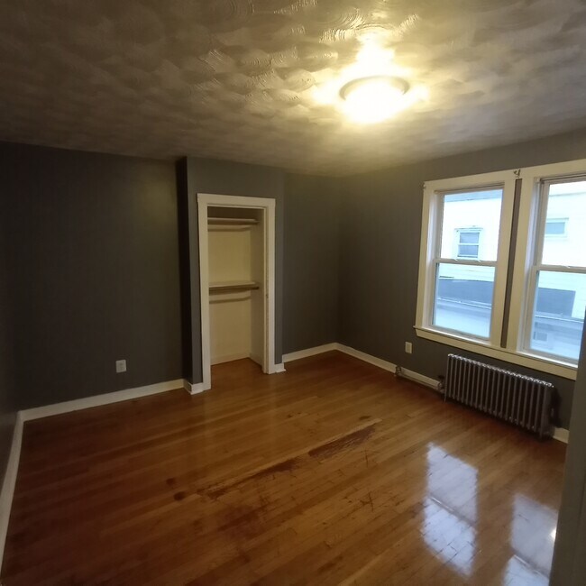 25 Pl Apartment For Rent in Taunton, MA