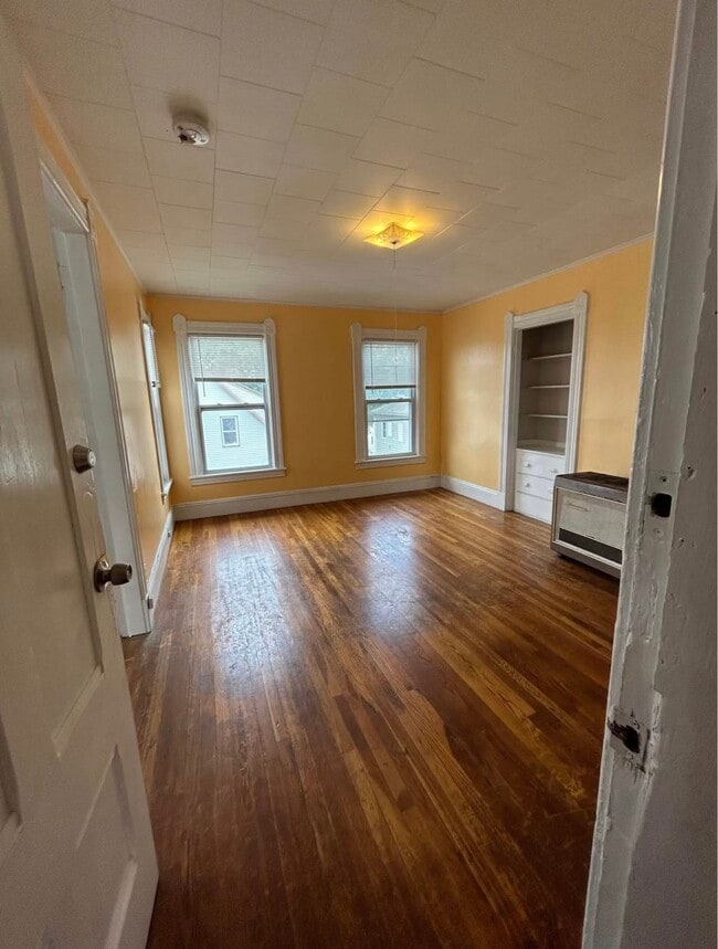 Building Photo - 32 Dix St Unit 3 bedrooms WPI area