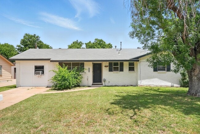 Photo - 2349 Marsalis Dr House