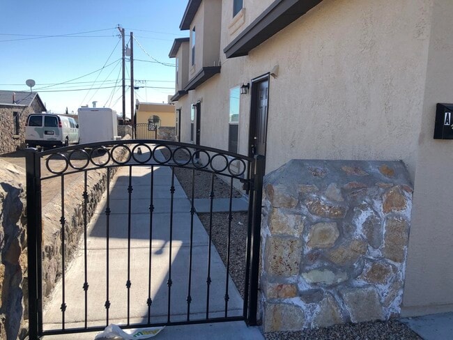 Photo - 3932 Truman Ave