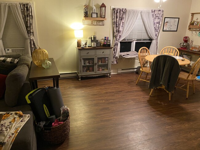 Dining - 202 7th St Unit #202