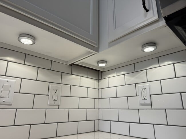 Under Cabinet Lighting - 1321 Lake Dr W Unit 313