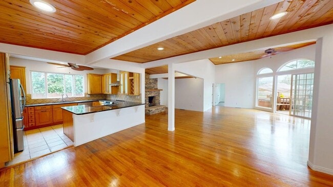 Spacious 4 Bed 3 Bath Home Available for L... - Spacious 4 Bed 3 Bath Home Available for L...