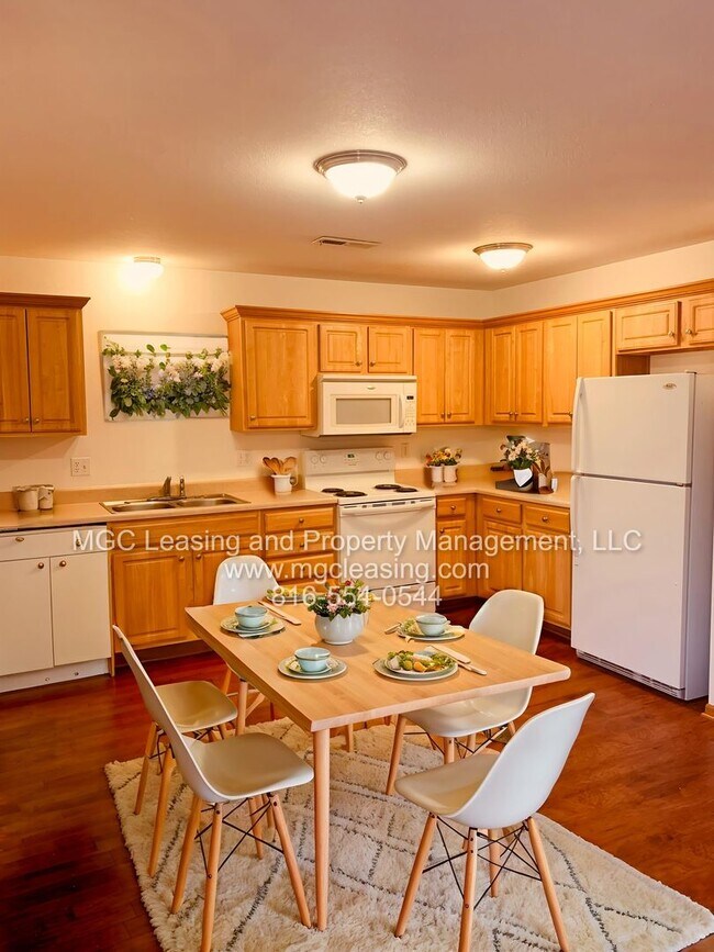 Photo - 105-107 Golfview Dr