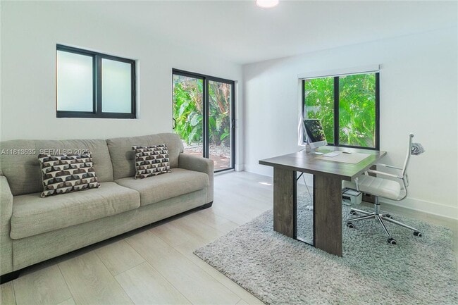 Photo - 1955 Alamanda Dr