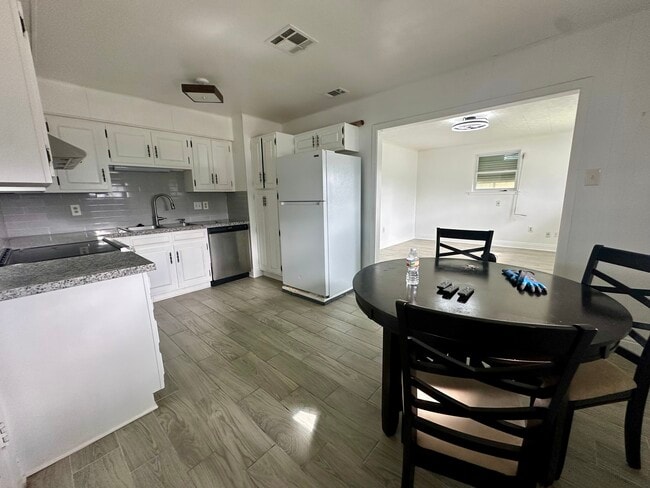 Photo - 1752 Diane Dr