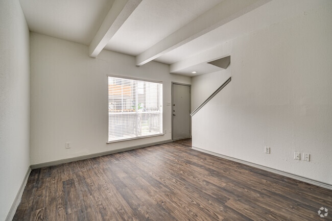 1BR, 1BA - 810SF