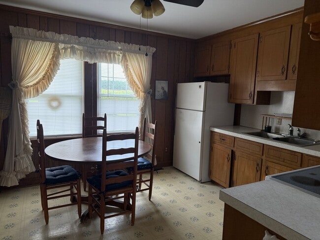 Photo - 4553 Mark N Smith Rd