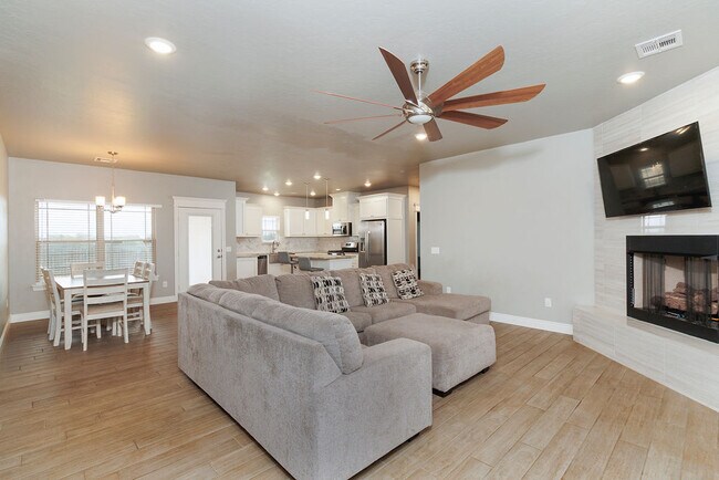 Photo - 13806 NE Lafayette Dr