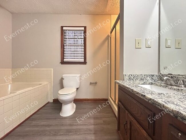 Photo - 170 Olde Oak Dr House