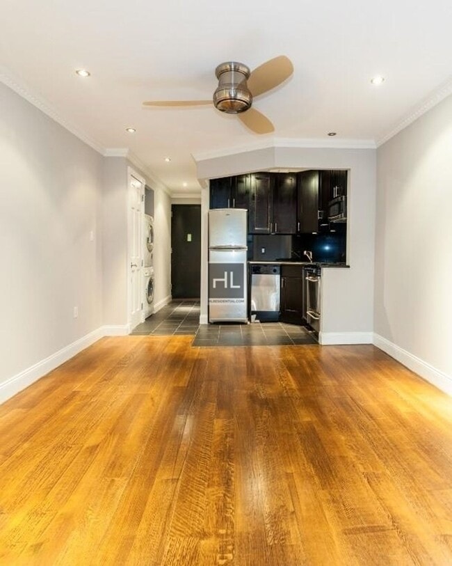 Building Photo - E 26TH ST. Unit 5D