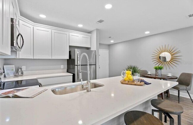 Photo - 633 N Keene Rd Unidad B