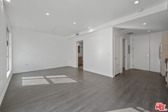 Photo - 5800 Harold Way Unit 208