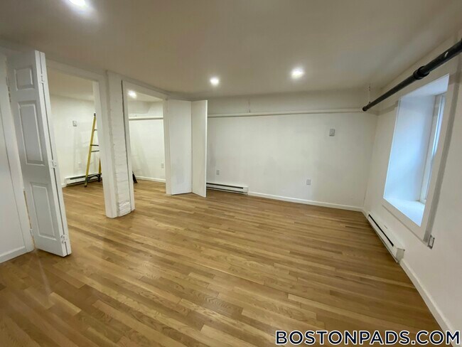 686 Parker St Unit 1