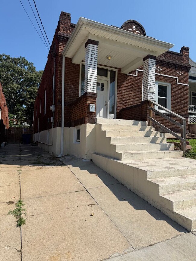 Photo - 414 E 9th St