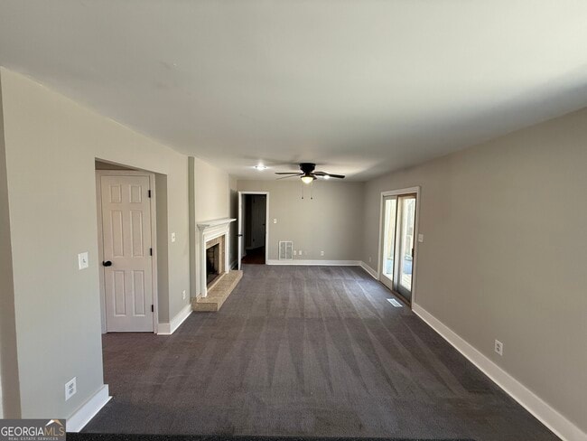 Photo - 140 Maple Pl