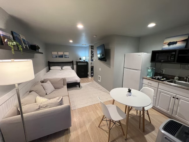 Building Photo - 2504 Bridgeport Way W