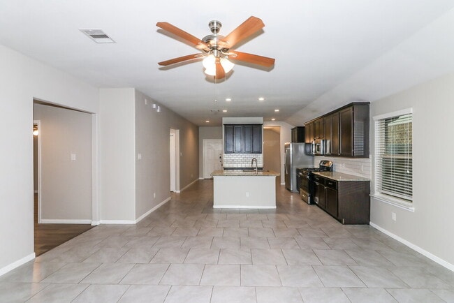 Photo - 407 Ashley Falls Ln