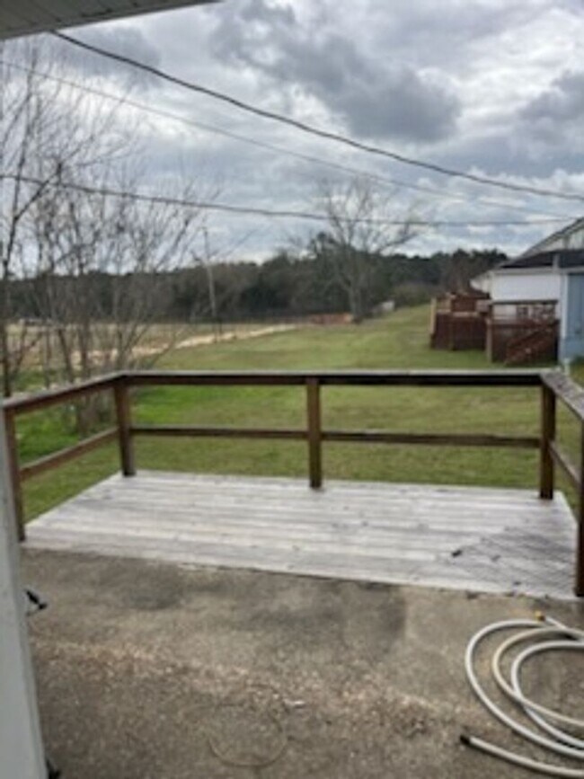 Photo - 209 John M Long Dr