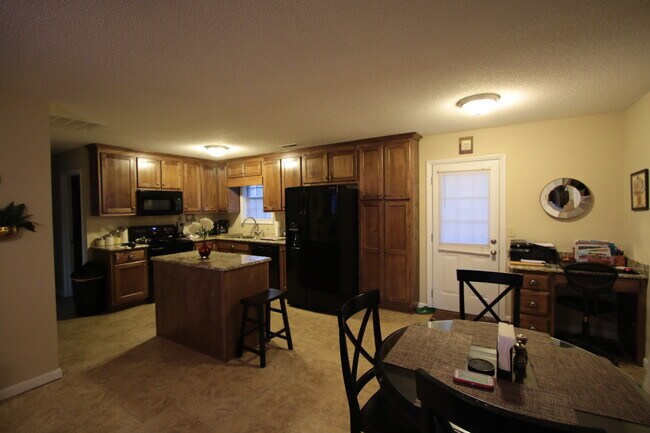 Photo - 113 Azure St