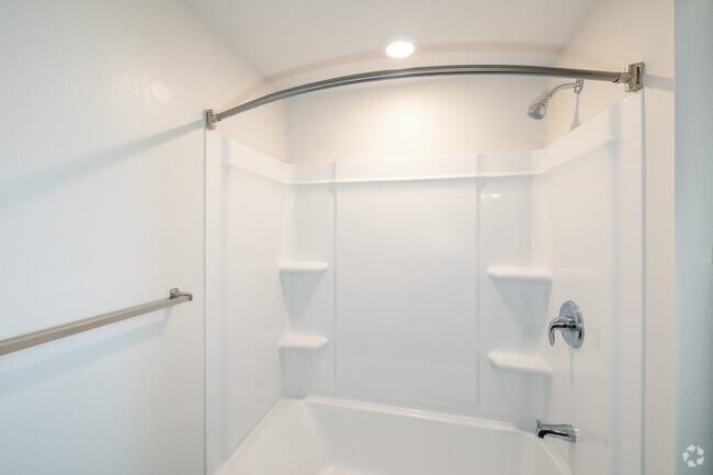 3BR, 2BA - 1,062SF - Primary Bathroom