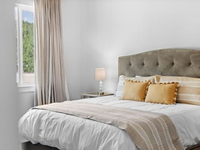 Photo - Fully Furnished Luxury 3-Bed, 2-Bath Home ...