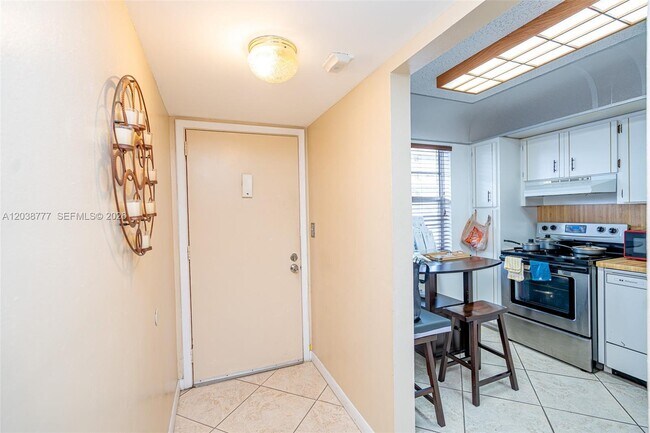 Photo - 3531 Inverrary Dr Unidad 108