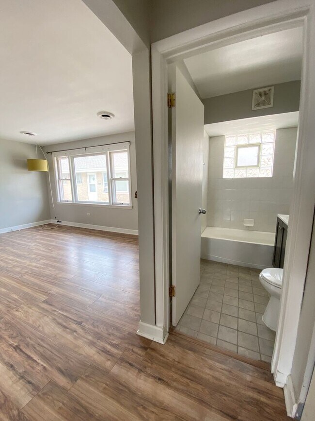 Photo - 14547 Blaine Ave Unit Apt 3