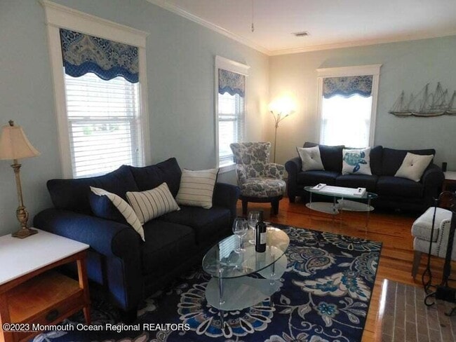 Photo - 2005 5th Ave