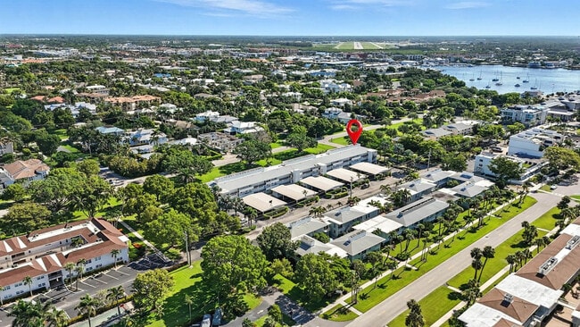 Photo - 636 Broad Ave S Unidad FL2-ID1259386P