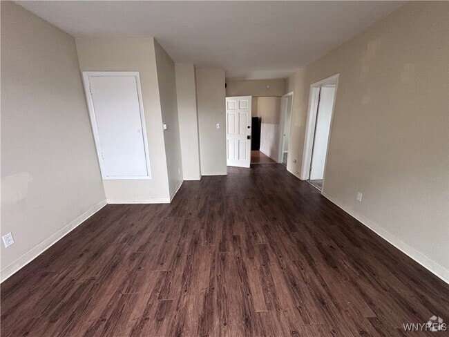 Building Photo - 2140 Kenmore Ave Rental