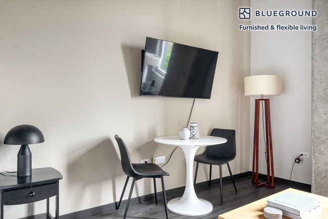 Photo - 150 N Ashland Ave Unit FL4-ID1059