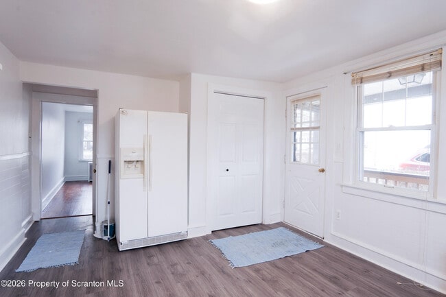 Photo - 118 E Carey St