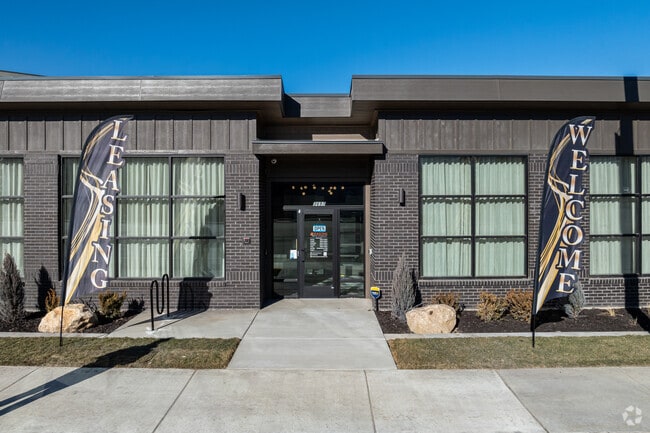 Leasing Center