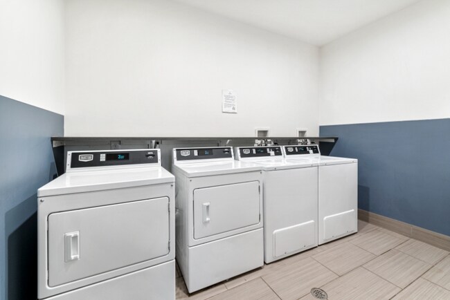 Photo - 205 Easton Ave Unidad 204