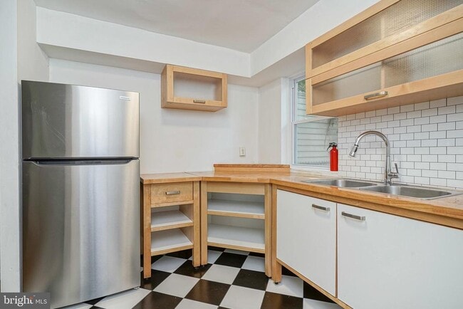 Photo - 1208 Webster St