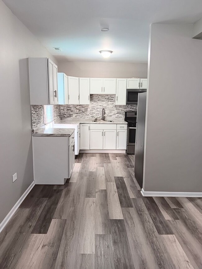 Building Photo - 3426 Fir St Unit 3426 Fir 2F