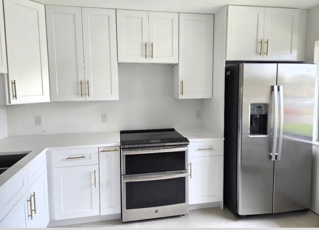 Building Photo - 5347 Emerald Isle Dr