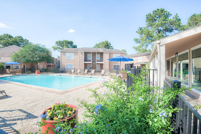 Community Pool - Villa Sierra Apartments