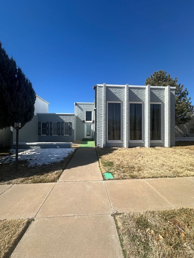 2 Bed Brick House! Golf Course View! - 2 Bed Brick House! Golf Course View!