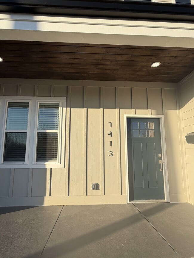 Photo - 1413 Woodbine Ave