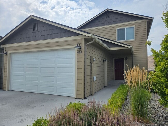 Building Photo - 482 S Kansas Loop