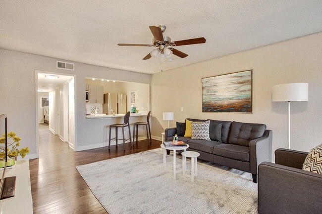 Building Photo - 3531 Gillham Rd Unit 10