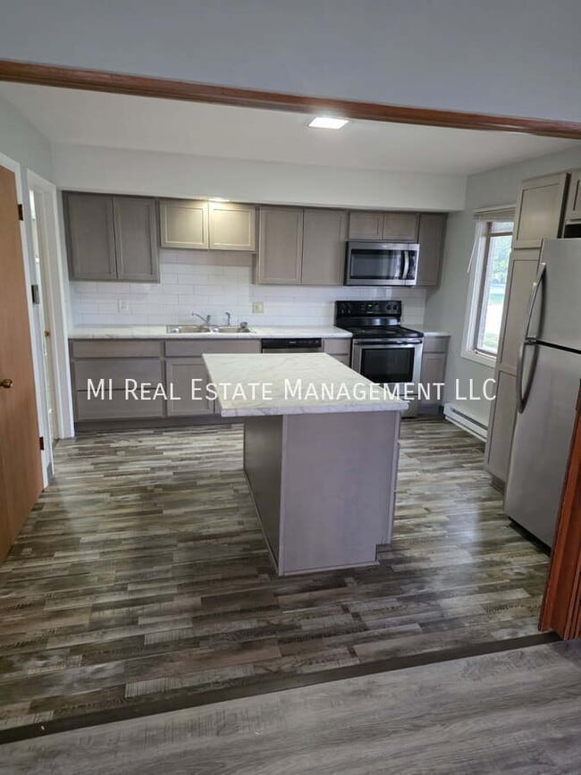 Photo - 221 W 29th St