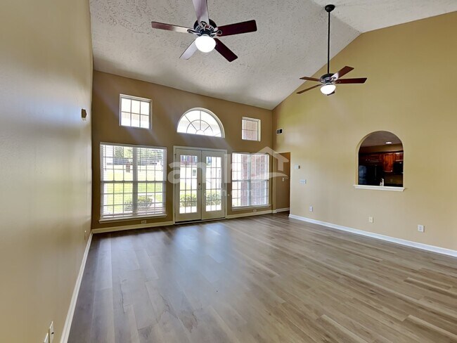 Photo - 544 Windy Rd