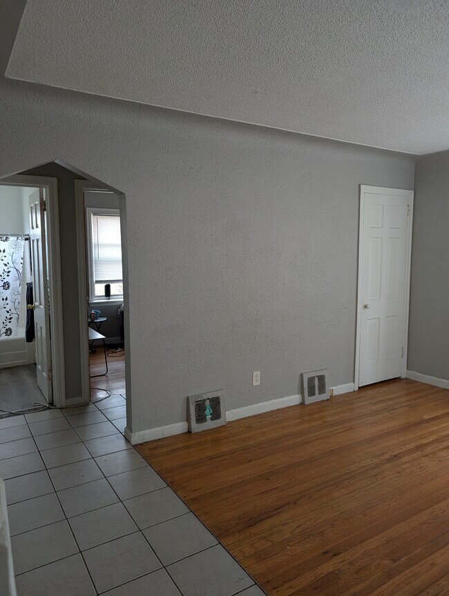 Photo - 12084 Vaughan St