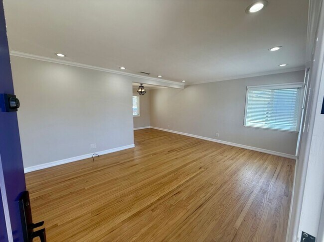 Photo - 517 Blossom Ln